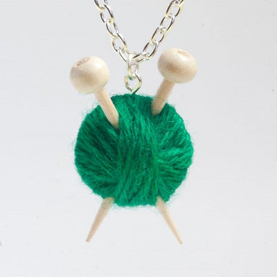 Max’s World – Knitting Necklace