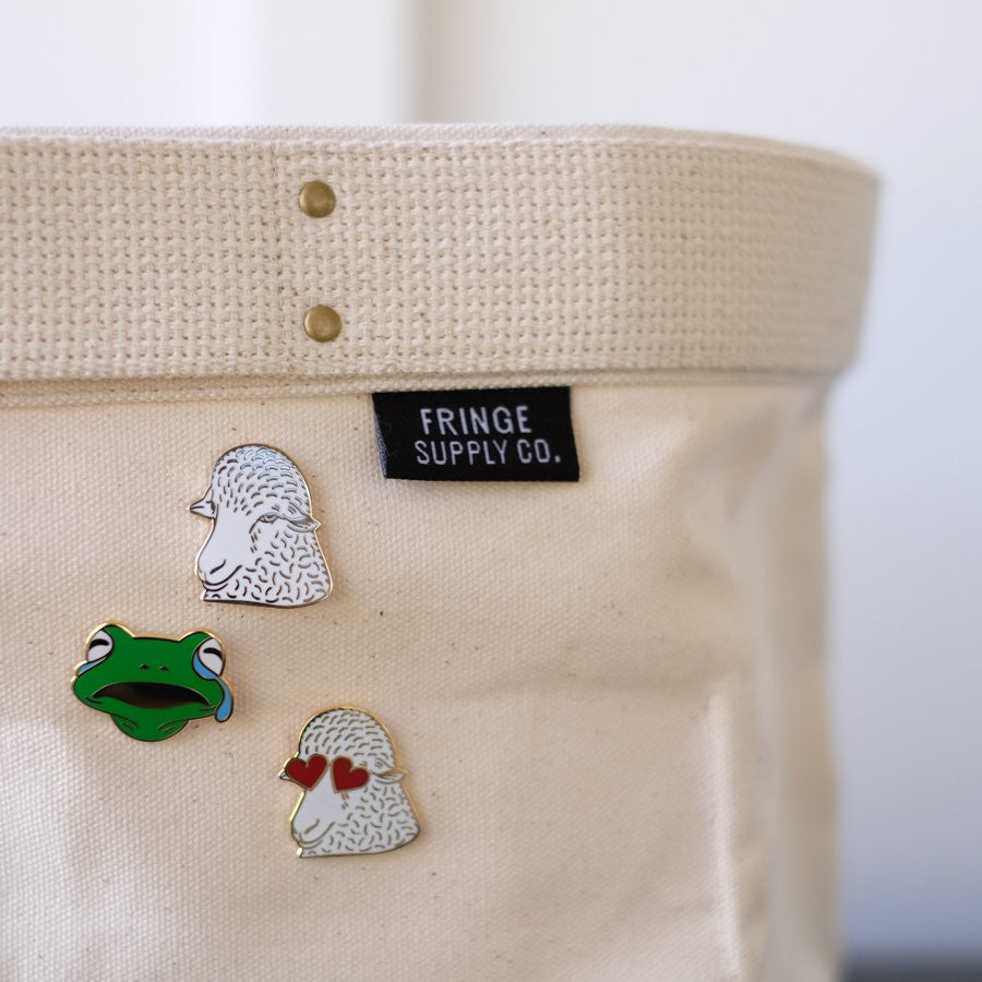 Fringe Supply Co. – neulonta emoji pinssit