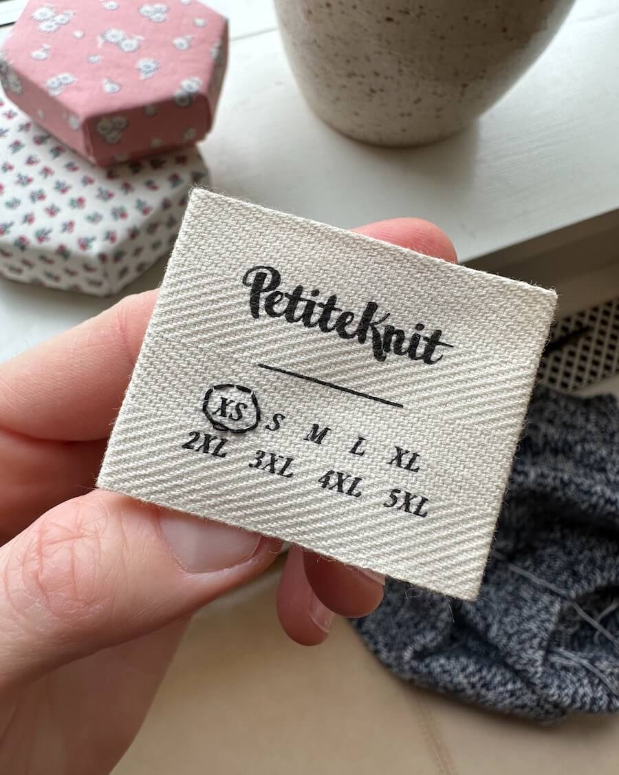 PetiteKnit - " XS S M L XL 2XL 3XL 4XL 5XL"- label